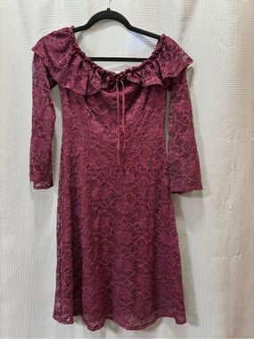 Promesa Lace Off-Shoulder Long Sleeve Dress in Burgundy